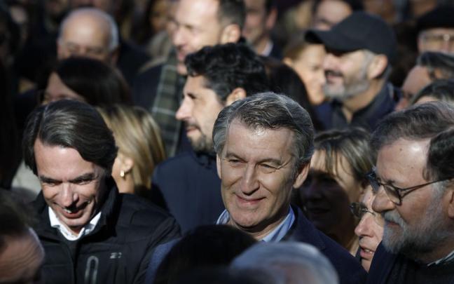 En imágenes: Miles de personas inundan con banderas de España la protesta del PP en Madrid para pedir elecciones anticipadas