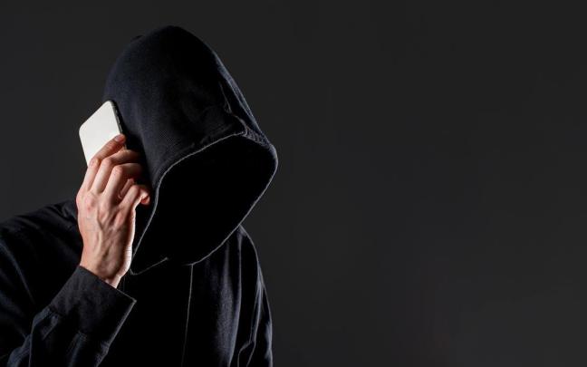 Los ciberdelincuentes tratatn de coloarse en los móviles ajenos para robar datos y estafar. / Freepik Los ciberdelincuentes tratatn de coloarse en los móviles ajenos para robar datos y estafar.
