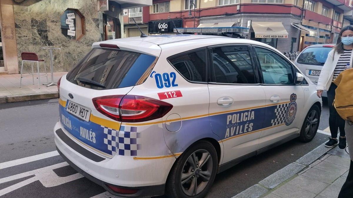 Un vehículo de la Policía Local de Avilés.