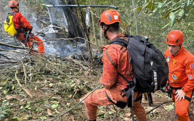 Operativo de rescate tras el accidente de helicóptero en Rio de Janeiro.