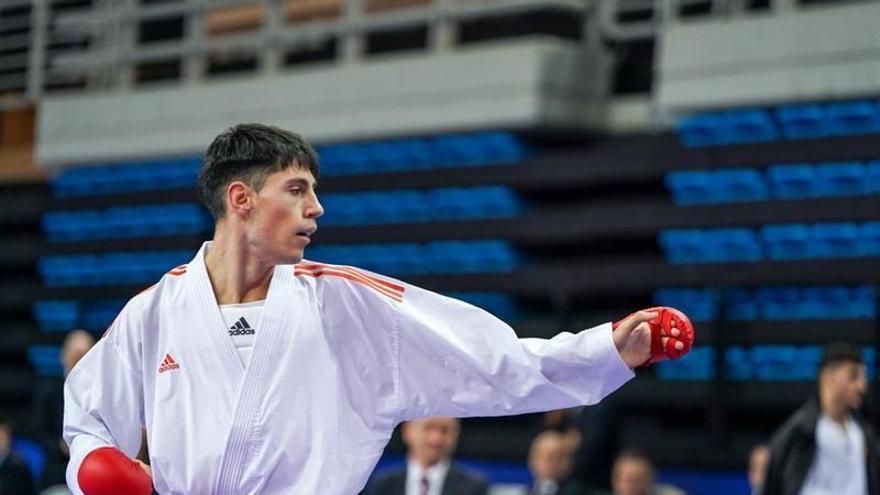 El karateka alavés Alex Ortiz de Zárate, durante un combate