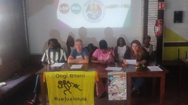 La asociación Ndawi Senegal de Bermeo, los sindicatos LAB y ELA, junto a los colectivos Kabidxe y Fraldatzingeer Elkartea han denunciado la situación