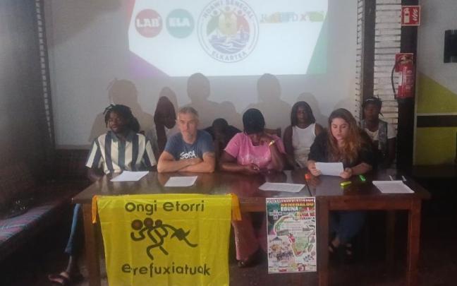 La asociación Ndawi Senegal de Bermeo, los sindicatos LAB y ELA, junto a los colectivos Kabidxe y Fraldatzingeer Elkartea han denunciado la situación