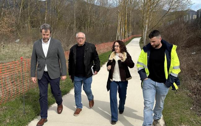 URA y Asparrena visitan el tramo del río Arakil a intervenir para minorar el riesgo de inundaciones en Ametzaga
