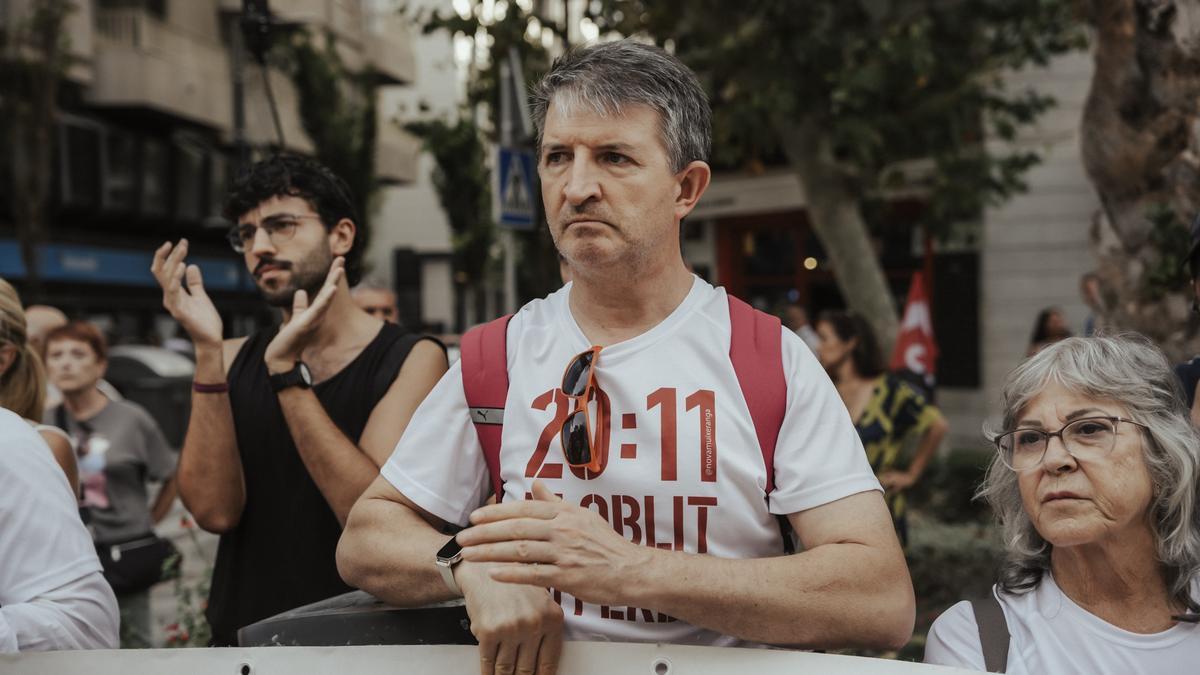 Manifestantes durante una protesta para "denunciar la impunidad de Mazón".