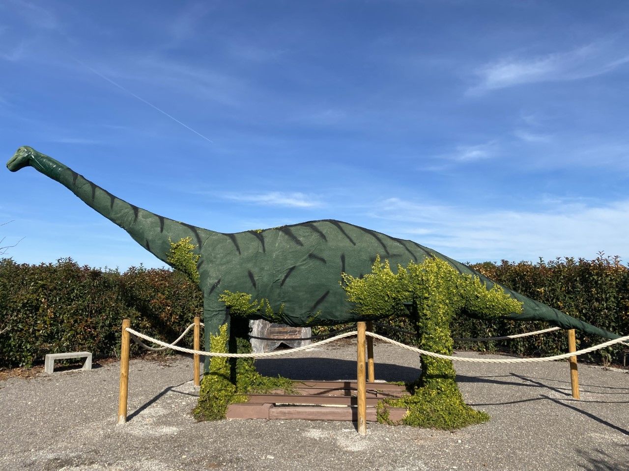 Uno de los dinosaurios que jalonan el recorrido.