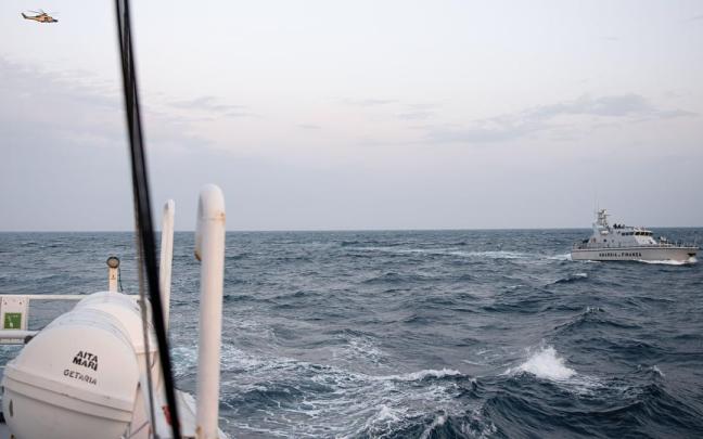 Equipos de rescate en el Mediterráneo. Equipos de rescate en el Mediterráneo.