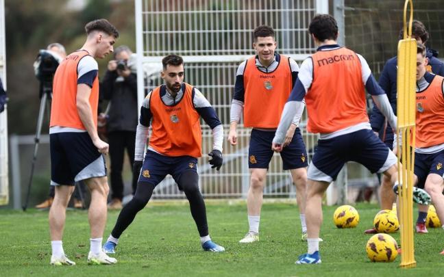Brais Méndez entrenando con el grupo en Zubieta. / REAL SOCIEDAD X
