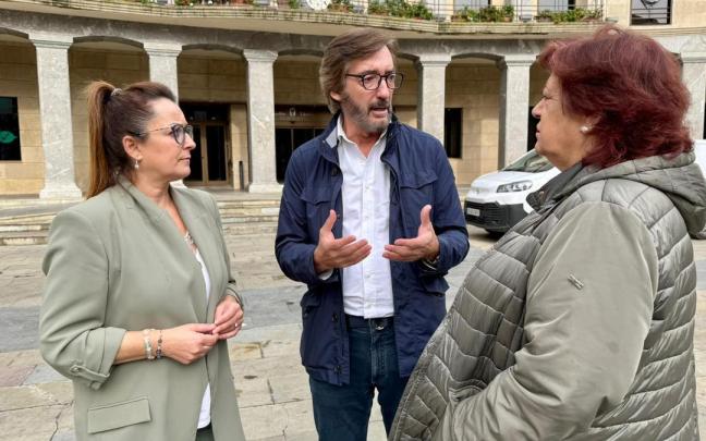 Iñaki Oyarzabal ha estado esta mañana en la Herriko Plaza de Laudio