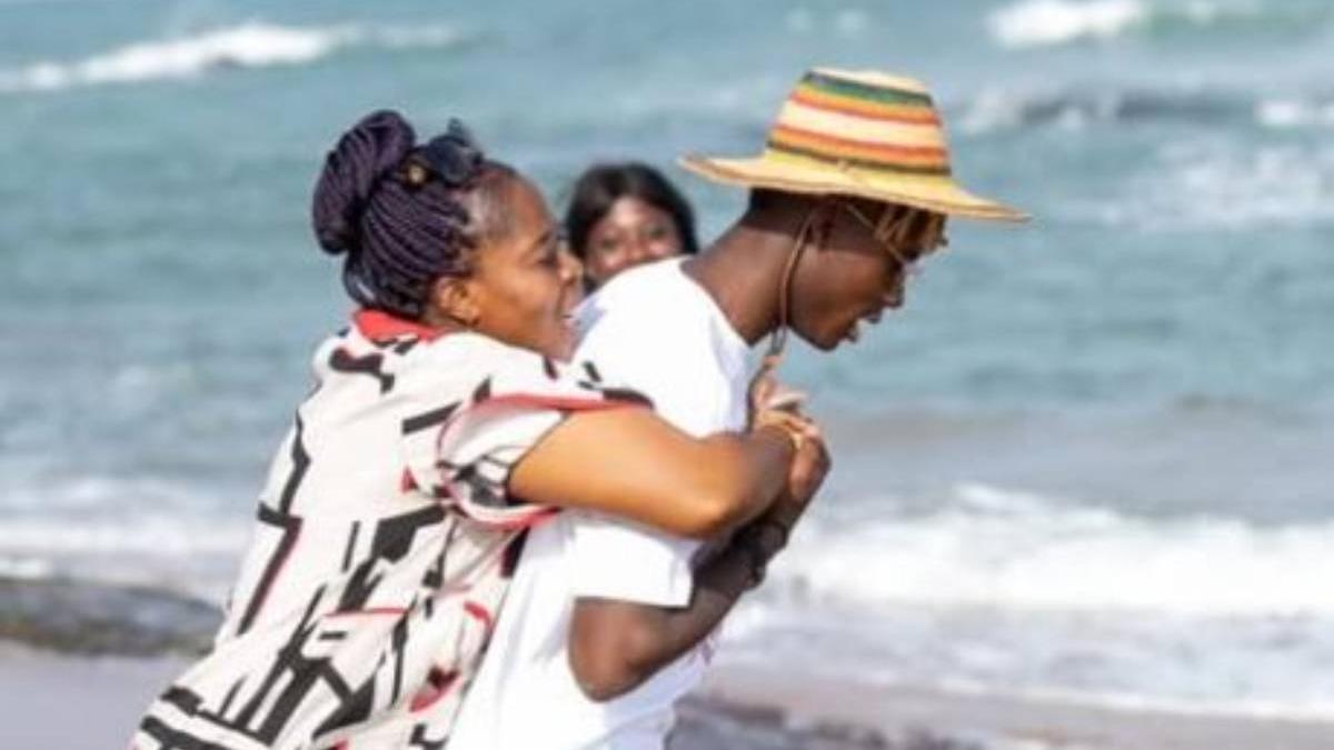 Lejos de los focos mediáticos y del ruido competitivo que rodea al Athletic en estas semanas decisivas, Nico Williams ha querido rendir homenaje a una de las personas más importantes de su vida