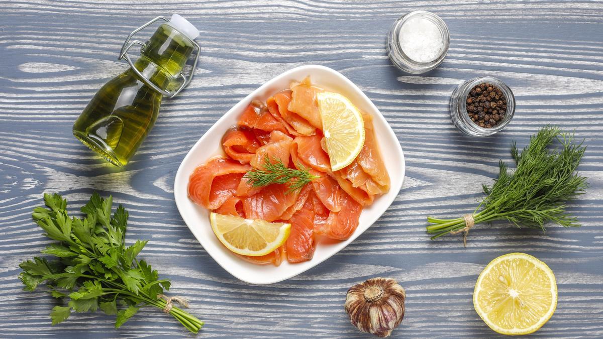 Lonchas de salmón ahumado.