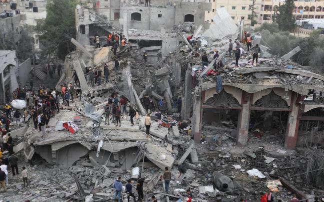 Israel sigue bombardeando Gaza mientras sigue la incertidumbre sobre el momento en el que comenzará el alto el fuego. Israel sigue bombardeando Gaza mientras sigue la incertidumbre sobre el momento en el que comenzará el alto el fuego.