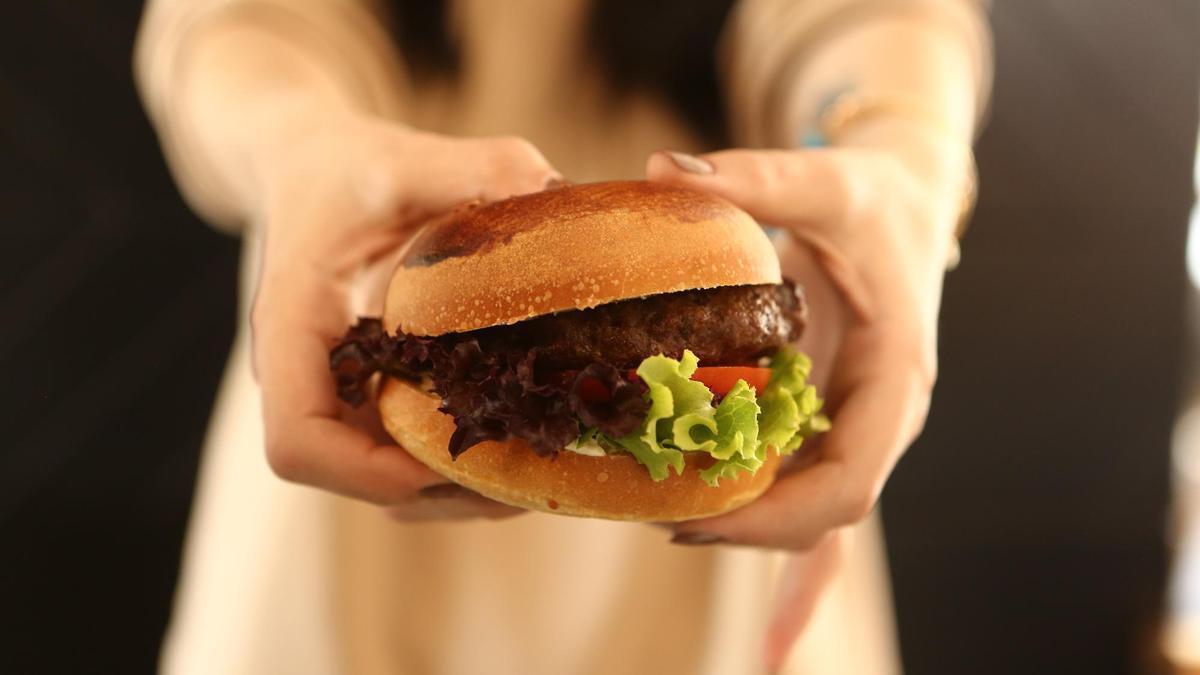 Una hamburguesa casera.