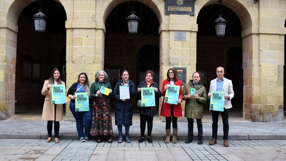 Representantes del Ayuntamiento en la pesentación de la campaña