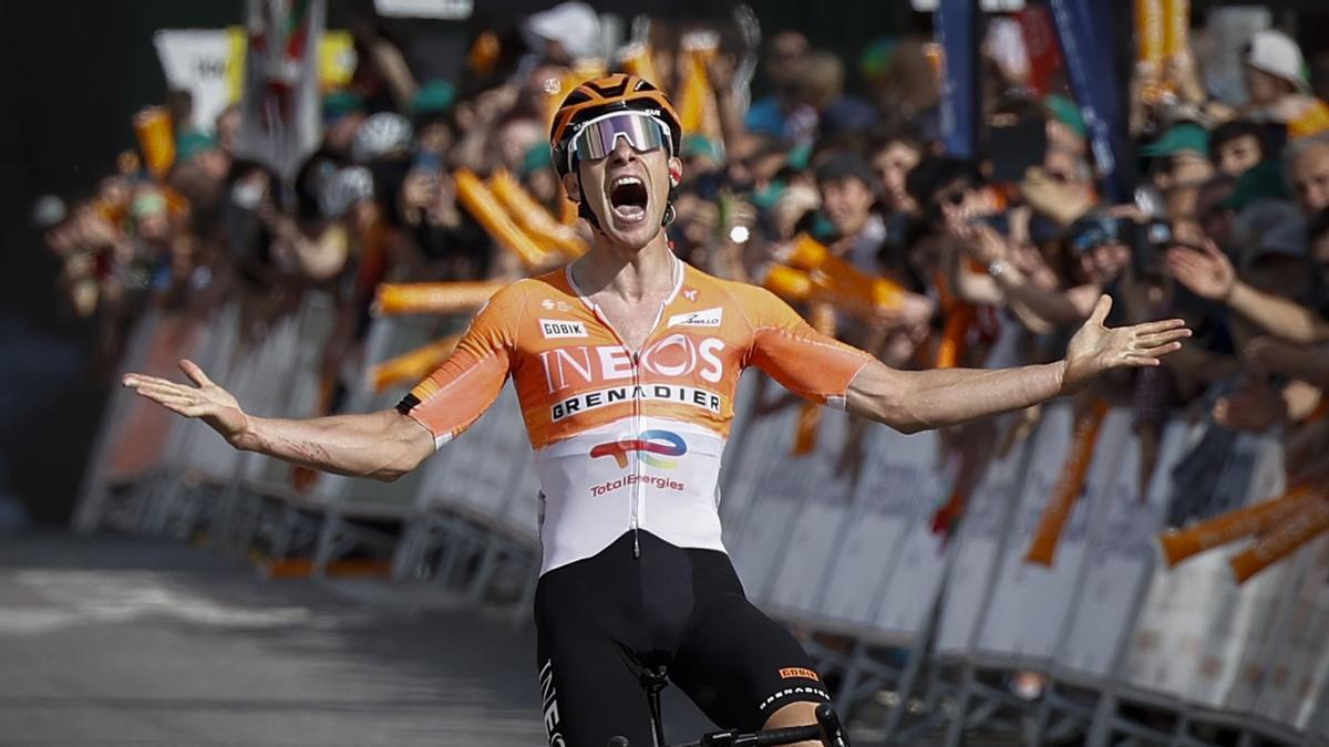 Laurance festeja la victoria en Basauri.