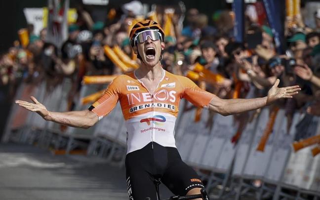 Laurance festeja la victoria en Basauri.