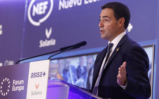 El lehendakari, Imanol Pradales, interviene durante el desayuno de Nueva Economía Fórum en Madrid