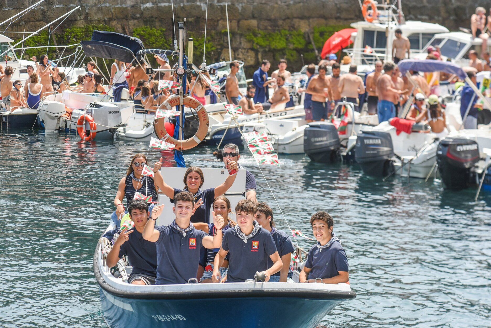 Romería marítima en Madalenas.
