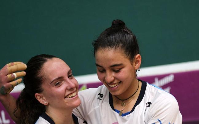 Laia Salsamendi y Ane Mendiburu, de 18 y 19 años, ganan el Abierto de Nafarroa al batir en la final a Alday y Arrillaga (16-22) en un Labrit abarrotado
