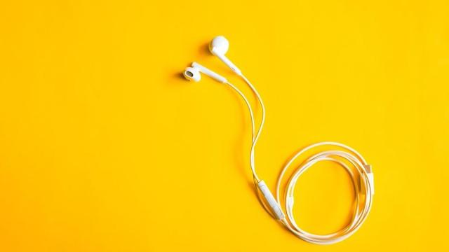 ¿Existe un límite diario en el uso de auriculares?