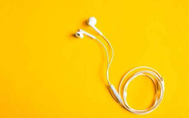 ¿Existe un límite diario en el uso de auriculares?