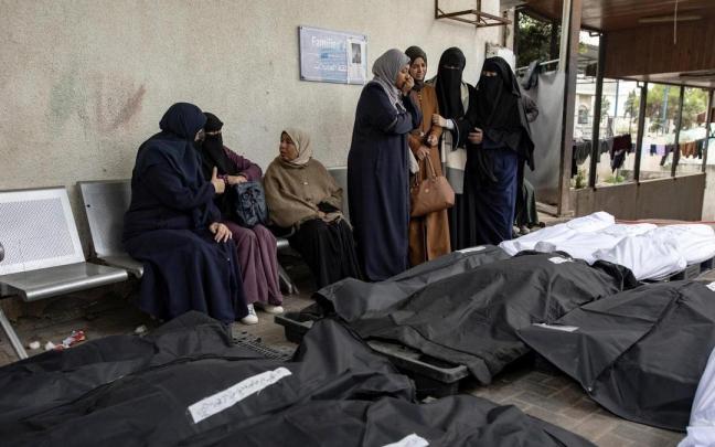 Al menos 110 palestinos han muerto en el ataque israelí en el lugar en el que se entregaba ayuda humanitaria. / HAITHAM IMAD Al menos 110 palestinos han muerto en el ataque israelí en el lugar en el que se entregaba ayuda humanitaria.