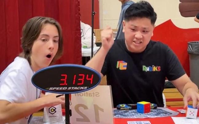 Max Park, en el instante en el que bate el récord.