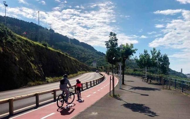 El impulso a la movilidad sostenible está siendo reforzado con la ampliación de red de bidegorris. El impulso a la movilidad sostenible está siendo reforzado con la ampliación de red de bidegorris.