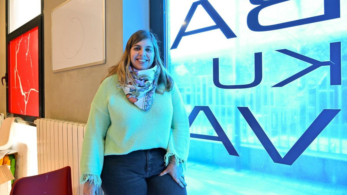 Sara Garteiz-Gogeascoa, en los locales de Bakuva, en Bilbao La Vieja.