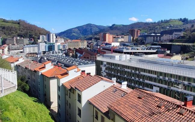 Vista general de la villa armera, que ha iniciado un proceso que puede terminar en la declaracion de zona de vivienda tensionada de parte de su casco urbano.