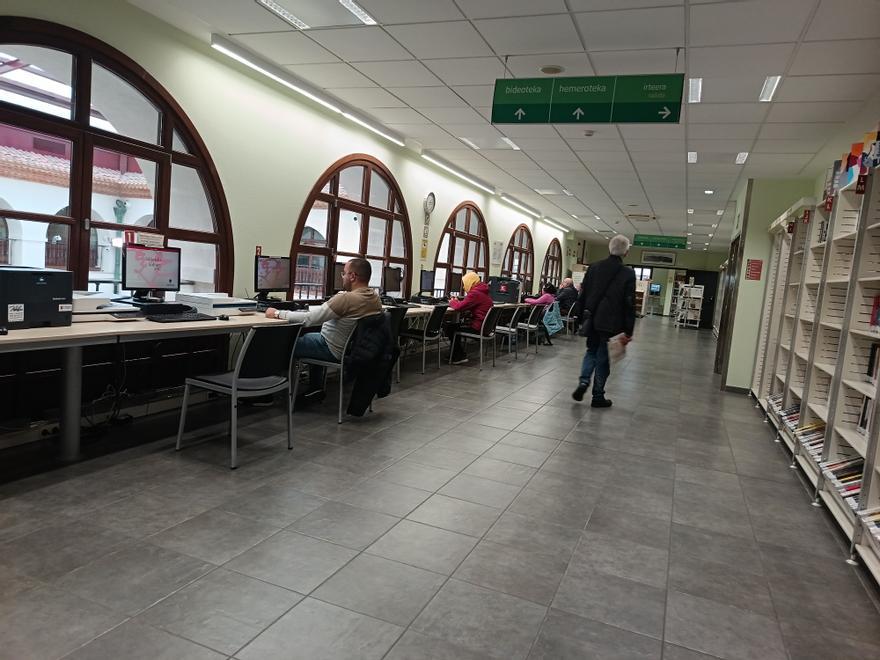 El ajetreo de usuarios y usuarias es constante enel servicio de Kulturate.