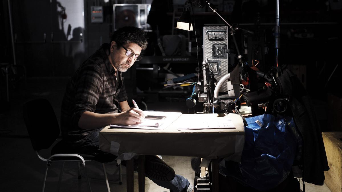 Cesc Gay, en un momento de trabajo.