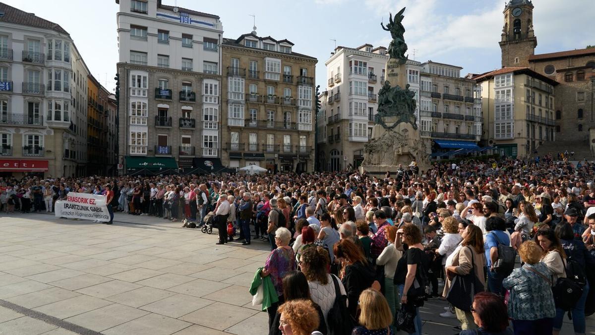 Vitoria clama "Ninguna agresión sin respuesta" tras el asesinato machista de Maialen.