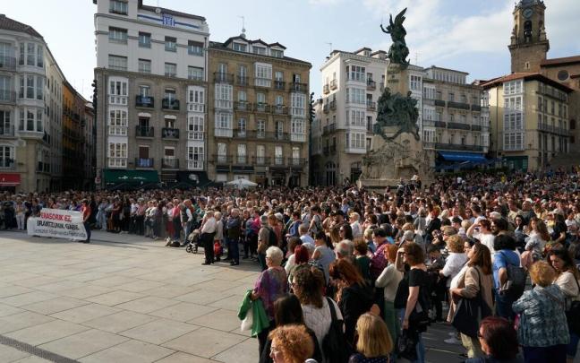 Vitoria clama "Ninguna agresión sin respuesta" tras el asesinato machista de Maialen.