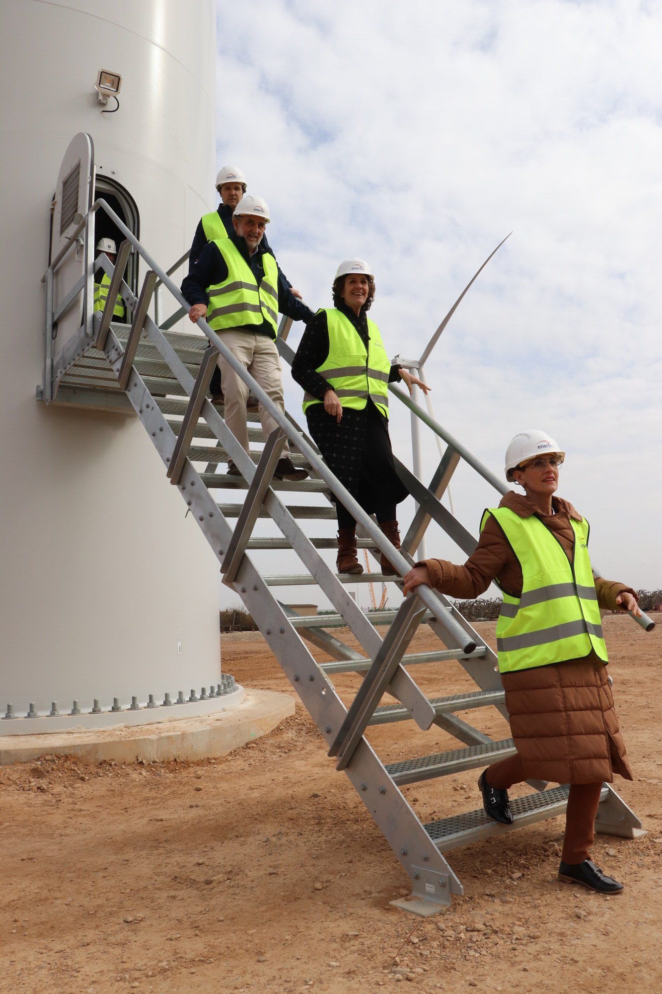 Un momento de la visita del Gobierno a uno de los molinos.