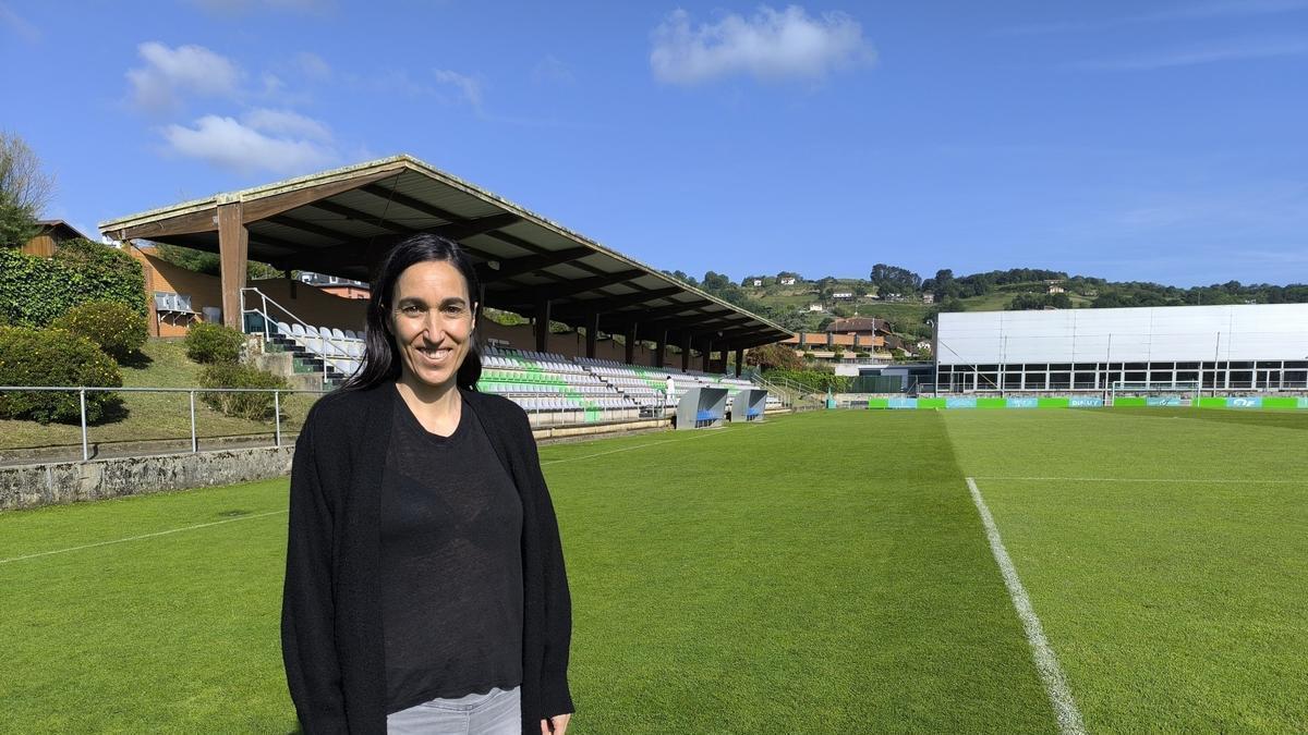 Naiara Salinas, presidenta del Hondarribia FE, en Hondartza