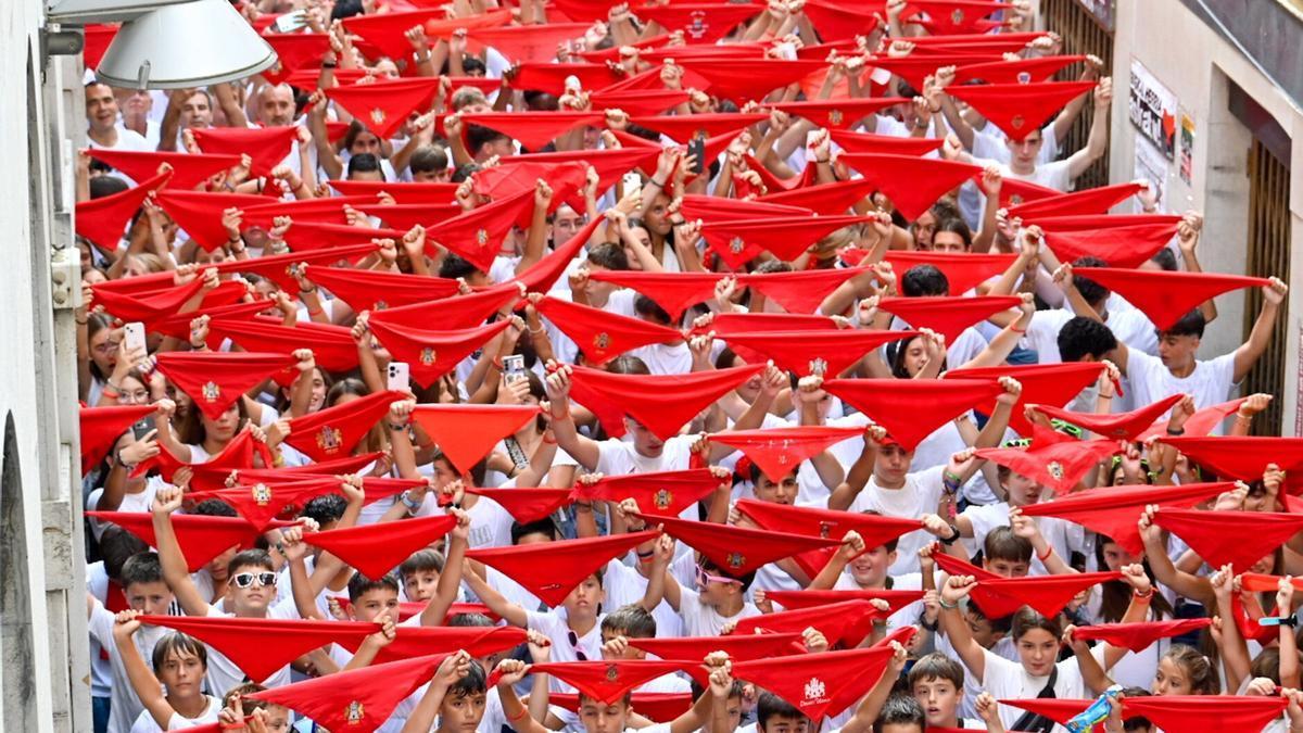 Los debarras cuentan ya las semanas para colocarse el pañuelo rojo en el cuello.