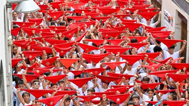 Los debarras cuentan ya las semanas para colocarse el pañuelo rojo en el cuello.