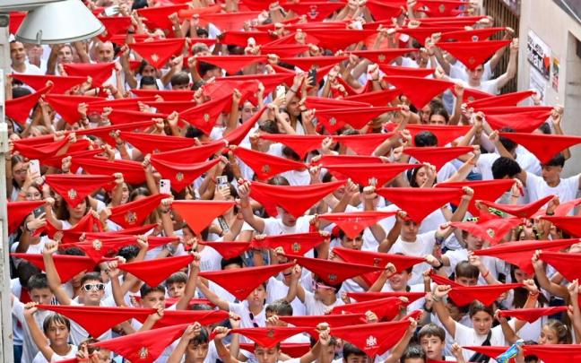 Los debarras cuentan ya las semanas para colocarse el pañuelo rojo en el cuello.