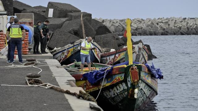 Arriban 159 inmigrantes a bordo de un cayuco localizado a 8 millas de El Hierro