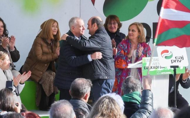 EL PNV escenifica un cambio tranquilo en Sukarrieta