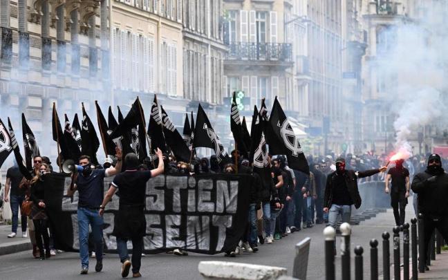 Manifestación del grupo ultraderechista “Comite du 9 Mai" (Comité del 9 de mayo) en París. Manifestación del grupo ultraderechista “Comite du 9 Mai" (Comité del 9 de mayo) en París.