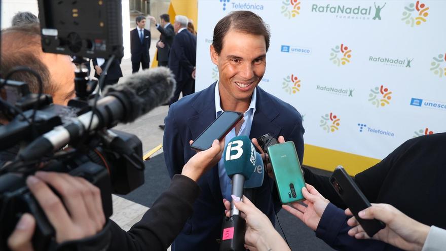 El tenista Rafa Nadal atendiendo a los medios de comunicación durante un evento solidario.