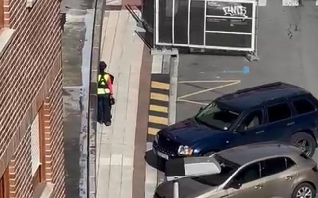 Imágenes de la intervención en Mendebaldea por la presencia de un objeto sospechoso. Imágenes de la intervención en Mendebaldea por la presencia de un objeto sospechoso.