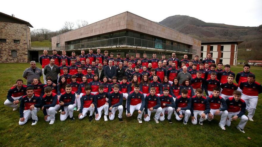 Los 150 pelotaris, técnicos, jueces e instituciones que acudieron a la presentación de la selección navarra de pelota realizada en el Hotel-Balneario Elgorriaga.