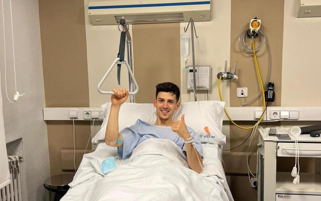 Imanol Garc&iacute;a de Alb&eacute;niz, tras ser intervenido.