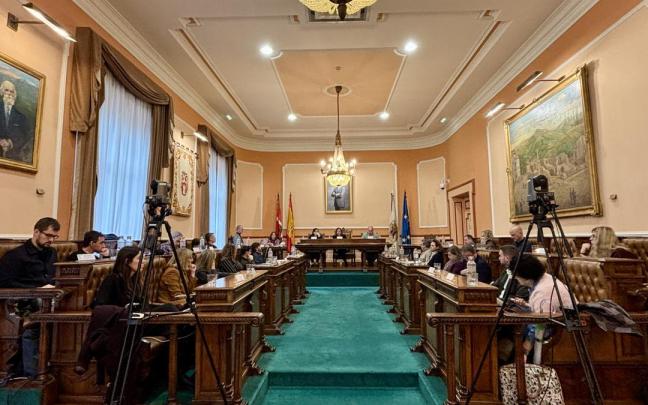 Foto de la sesión plenaria celebrada esta mañana en la Sala Capitular del ayuntamiento de Irun.