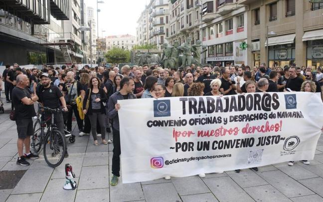 Protesta histórica del personal de oficinas de Navarra. Protesta histórica del personal de oficinas de Navarra.
