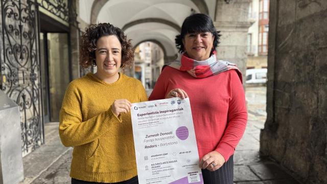 La técnica municipal Garazi Otsoa y la edil de Bienestar Social Jasone Giraldo.