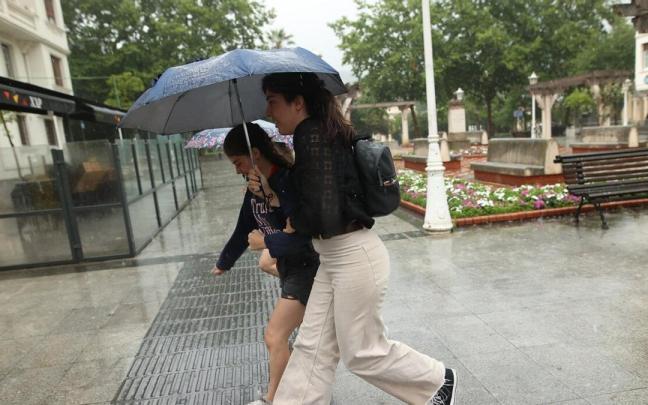 Las precipitaciones pueden ir acompañadas de granizo y rachas fuertes o muy fuertes de viento. Las precipitaciones pueden ir acompañadas de granizo y rachas fuertes o muy fuertes de viento.